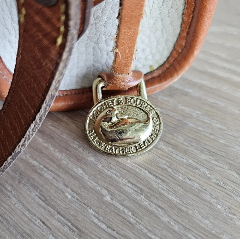 Dooney & Bourke Leather Crossbody Bag EUC - Picture 6 of 16